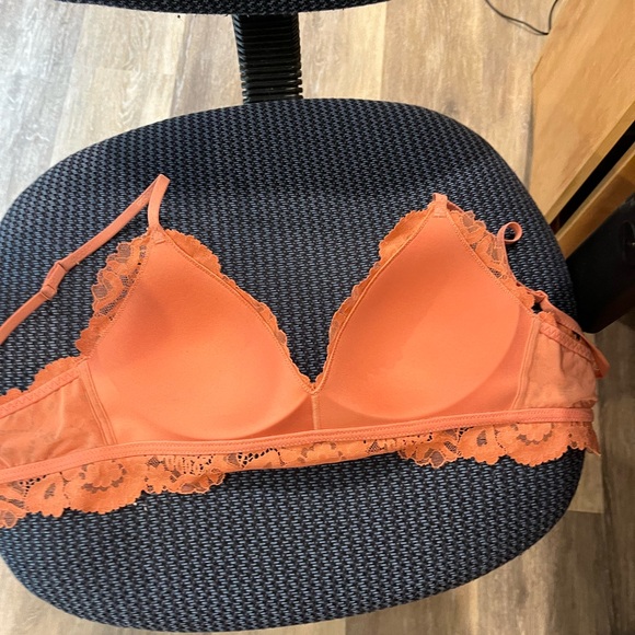 Aerie Bra. 32C. Excellent preowned condition. - Picture 2 of 4